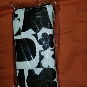 Wristlet wallet